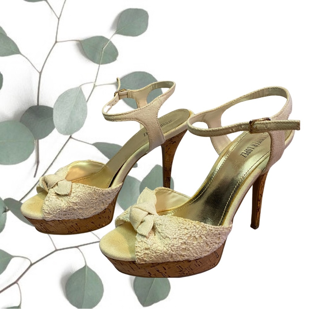 Jennifer Lopez cream lace heel, size 8, 4.5” heel in great used condition